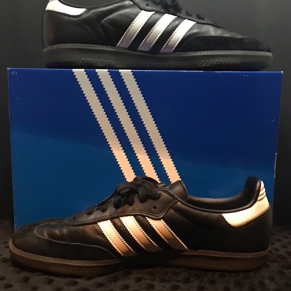 (13)Adidas Men’s Samba Classic Leather Sneakers - Black/White